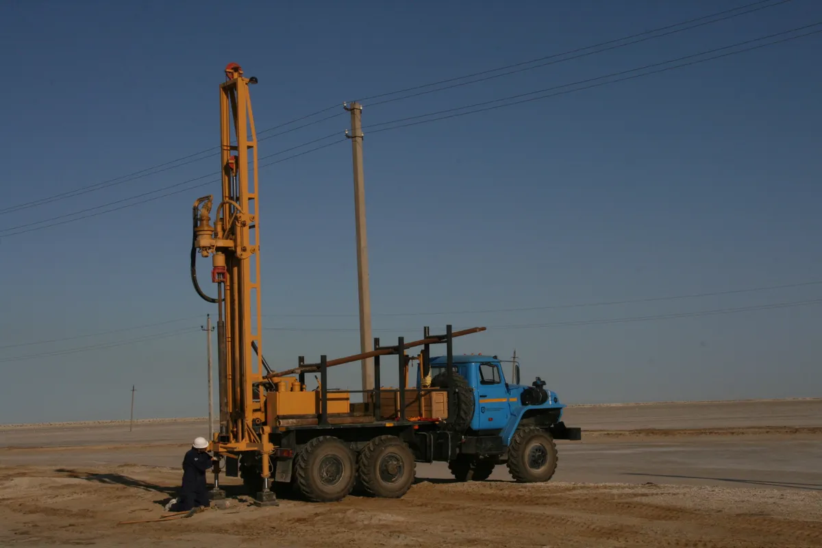 Изображение геодезических или геологических работ на объекте