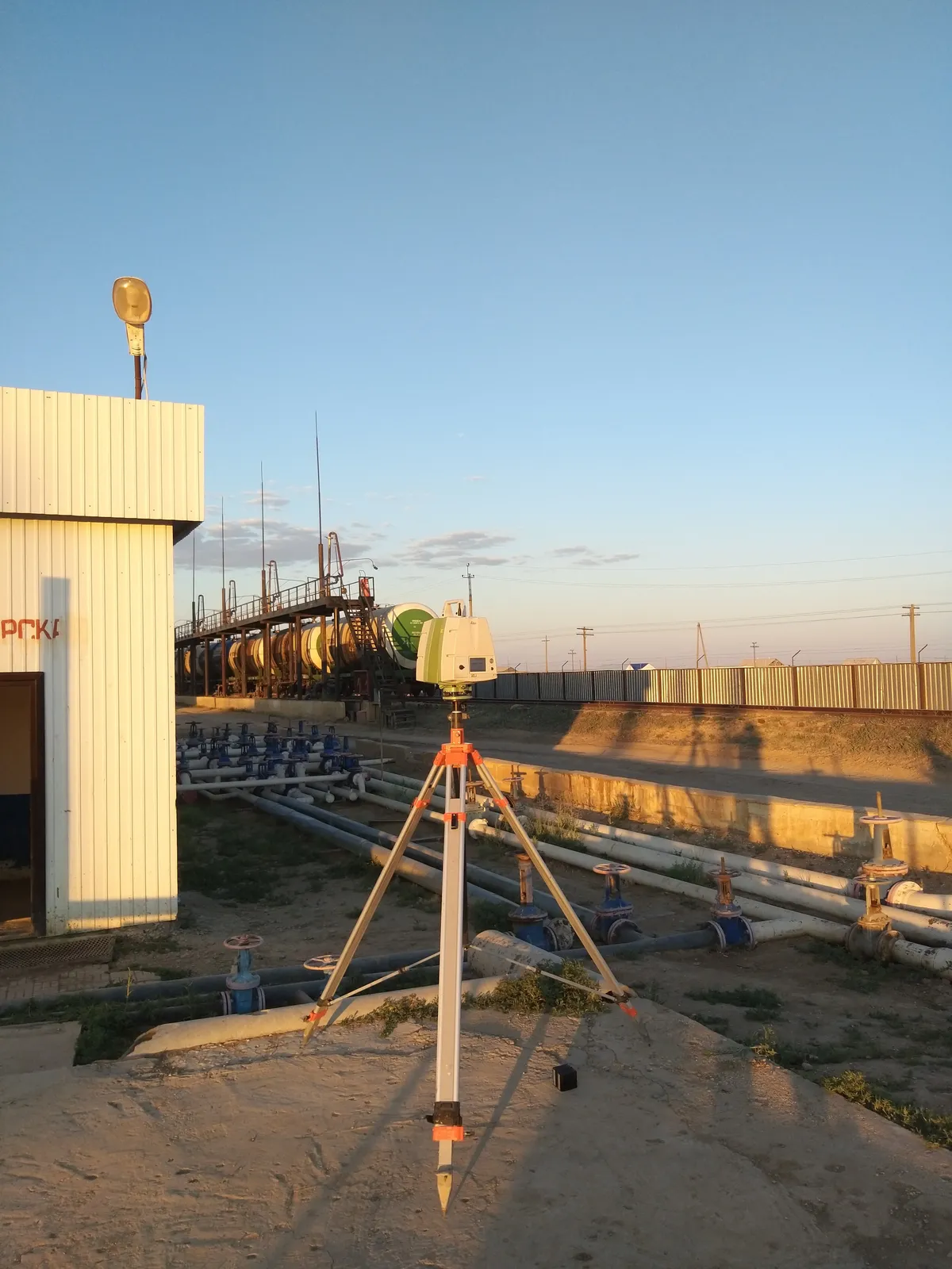 Изображение геодезических или геологических работ на объекте