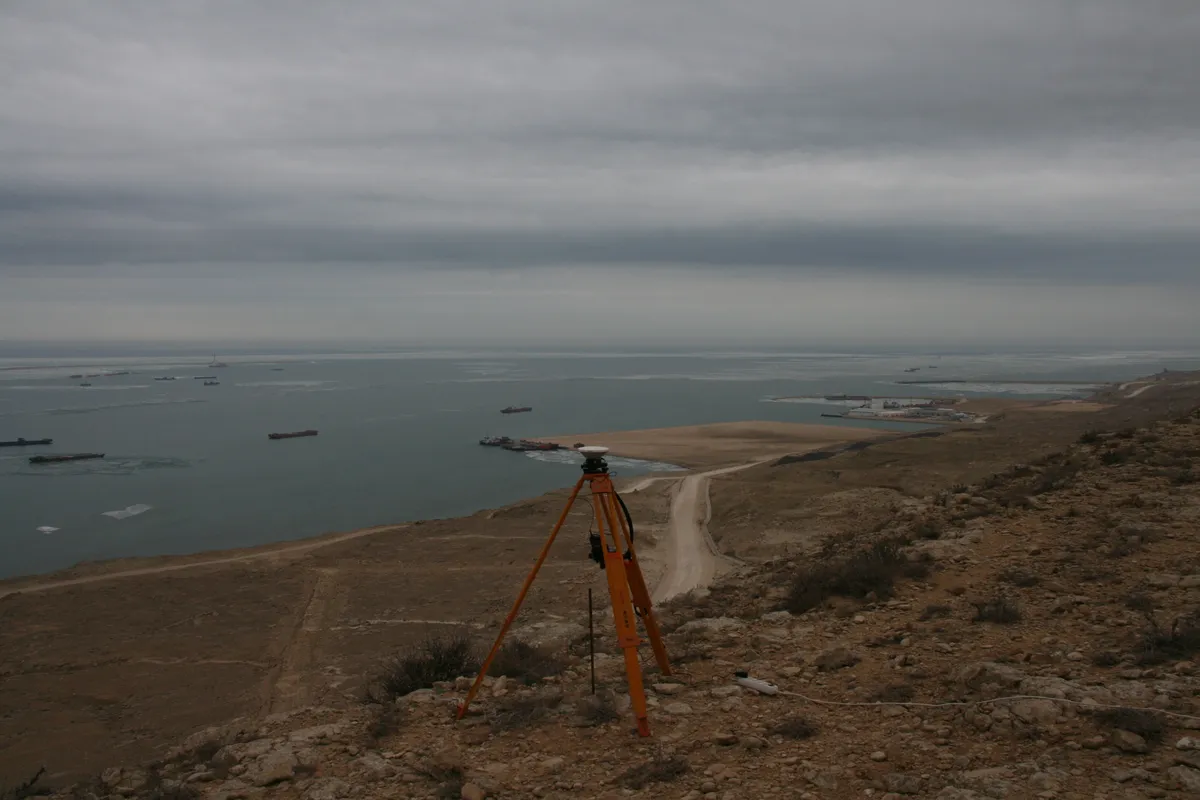 Изображение геодезических или геологических работ на объекте